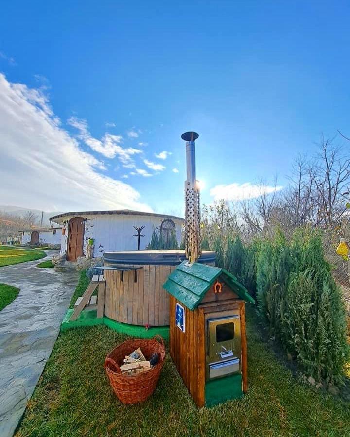 Hôtel Satul Cu Flori à Buzău Extérieur photo