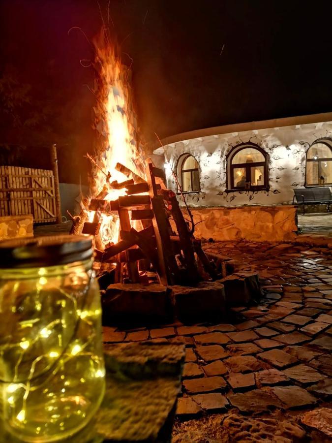 Hôtel Satul Cu Flori à Buzău Extérieur photo