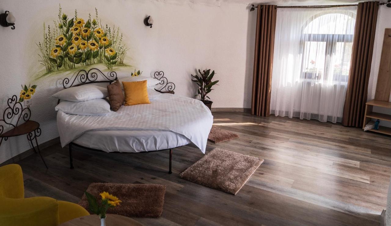 Hôtel Satul Cu Flori à Buzău Extérieur photo