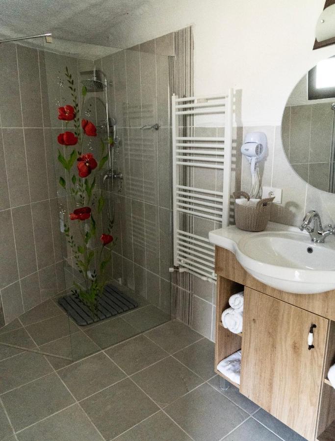 Hôtel Satul Cu Flori à Buzău Extérieur photo